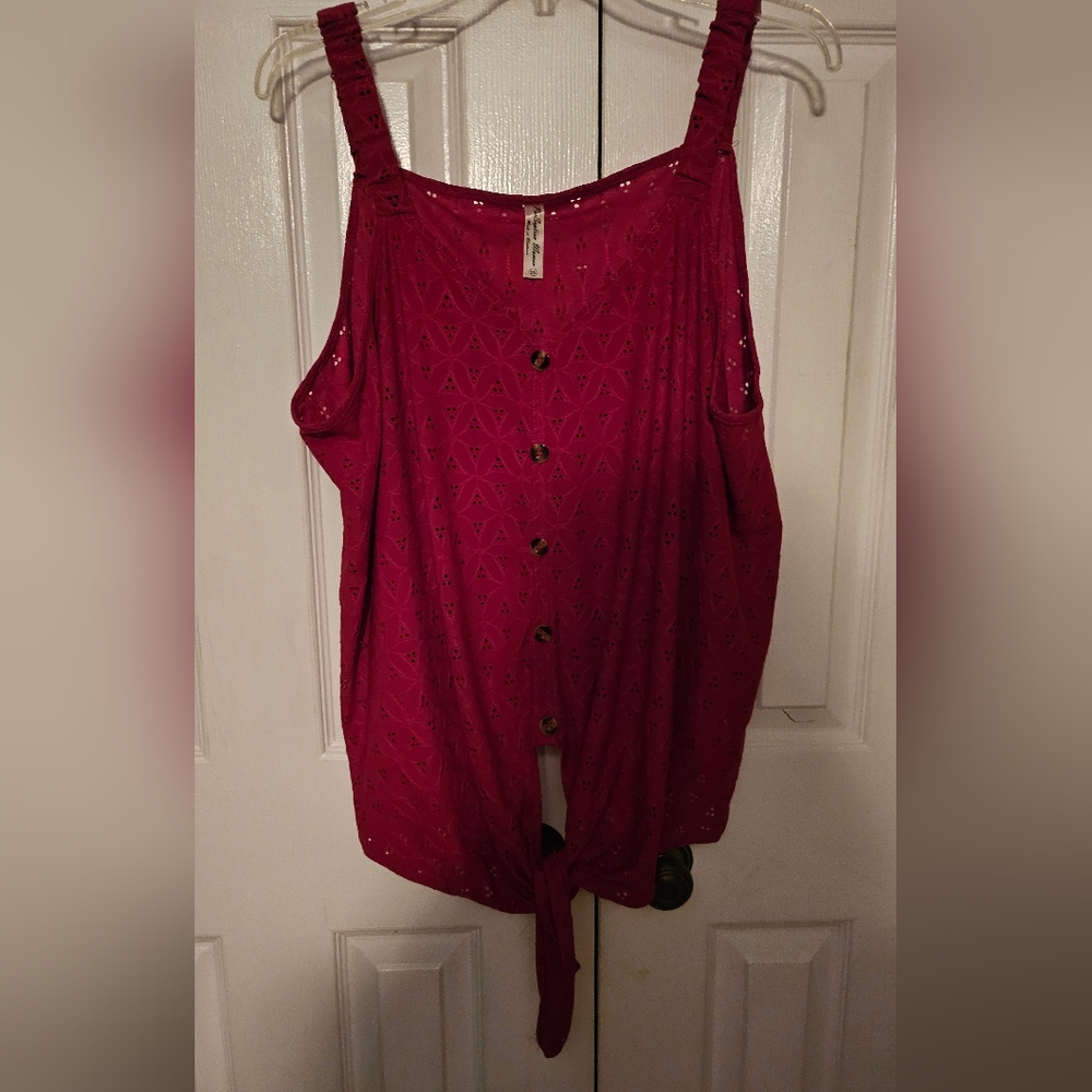 PER SEPTION RED EYELET PATTERNED TANK, SIZE XL